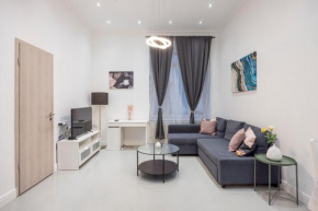 Deluxe & Cozy 1 Bedroom Suites next to the Fashion St